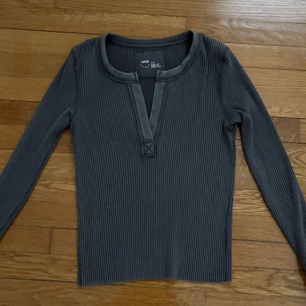 Aerie Dark Gray Ribbed Top Medium - Picture 4 of 4